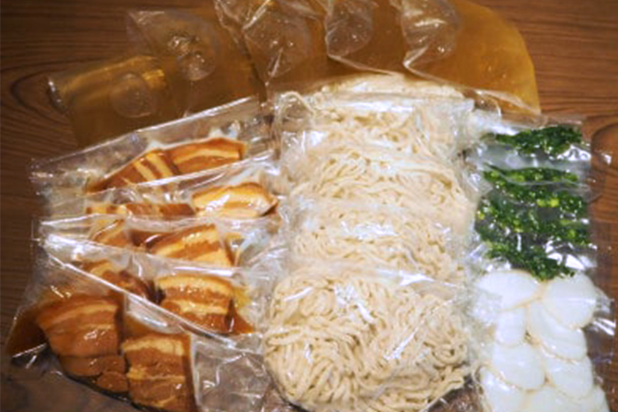 【うちなーそば 壱蘭】 柔らか三枚肉 ・ 沖縄そば 5食 セット (こだわりの 自家製生麺 ) 沖縄 そば 5人前 手打ち 自家製 生麺 スープ 出汁 だし 具材付き 三枚肉 かまぼこ 味付け そば だし付き 簡単調理 冷蔵 沖縄料理 沖縄県 糸満市