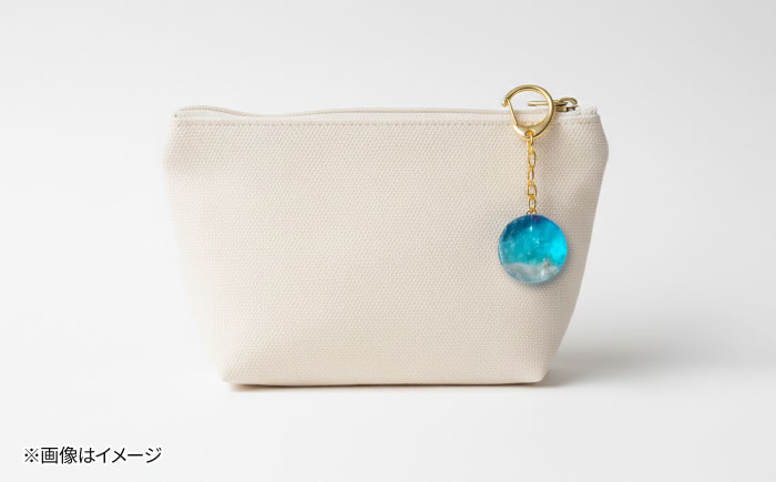 レジンアート 『海のかけらキーホルダー』 丸型 アクアブルー 【沖縄の星の砂入り】キーホルダー レジンアート 海 雑貨 おしゃれ 沖縄市 / Kays Artistry [BCAG025]