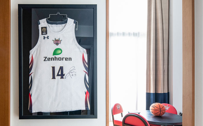 レフ沖縄アリーナ by ベッセルホテルズ 琉球ゴールデンキングスルーム 1泊2日 宿泊券 (1〜4名様/朝食付き) 宿泊利用券 沖縄旅行 ホテル チケット ギフト 沖縄市 / 株式会社すこやかホールディングス [BCAP006]