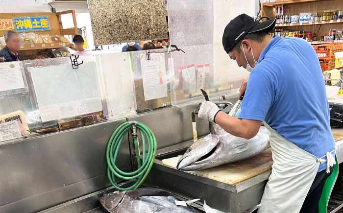 漁港直売店イチオシ3種セット (冷凍キハダマグロ1kg / セーイカ0.6kg / マグロギョーザ24個) 沖縄市 / 沖縄市漁業協同組合 パヤオ直売店 [BCDZ004]