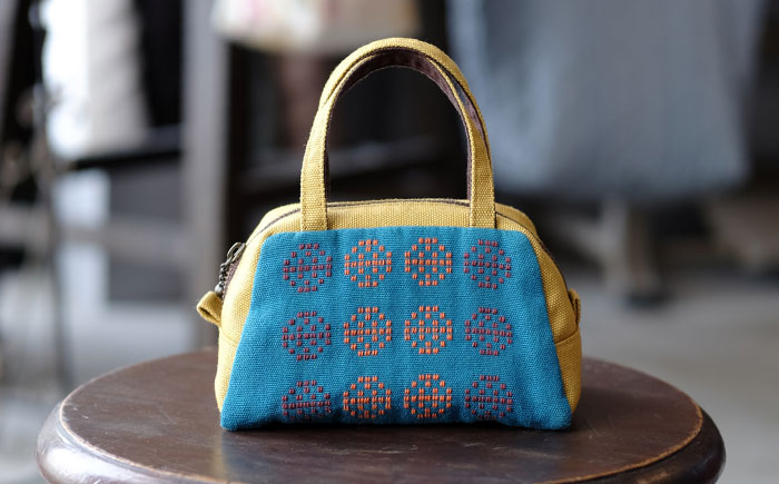 経浮花織 ランチポーチ 瓢虫柄 (黄色・青緑系織物) ハンドバッグ 手提げバッグ 小さめ おしゃれ レディース 沖縄市 / FABRIC SHOP MINAMI [BCCS001-02]