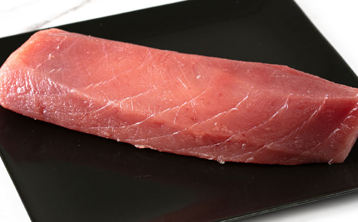 漁港直売店イチオシ3種セット (冷凍キハダマグロ1kg / セーイカ0.6kg / マグロギョーザ24個) 沖縄市 / 沖縄市漁業協同組合 パヤオ直売店 [BCDZ004]