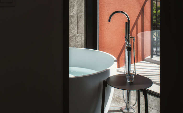 レフ沖縄アリーナ by ベッセルホテルズ ジュニアスイートルーム 1泊2日 宿泊券 (1〜3名様/朝食付き) 宿泊利用券 沖縄旅行 ホテル チケット ギフト 沖縄市 / 株式会社すこやかホールディングス [BCAP005]