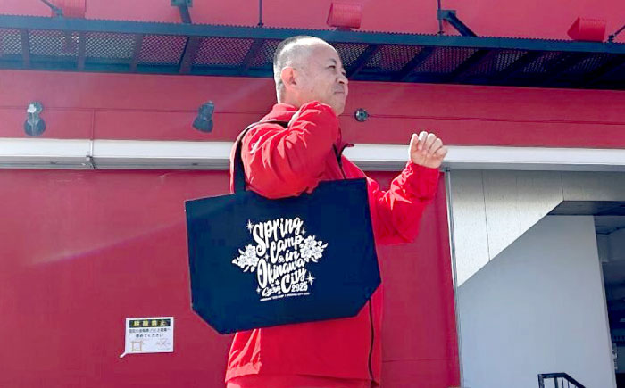 広島東洋カープ トートバッグ 2025 (ネイビー) カープ CARP コラボ ハイビスカス マイバッグ 沖縄市 / 沖縄市観光物産センター夢プラザおきなわ [BCBE009]