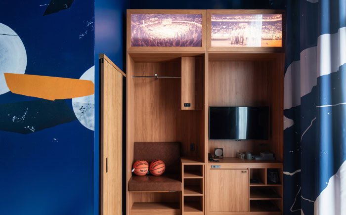 レフ沖縄アリーナ by ベッセルホテルズ 琉球ゴールデンキングスルーム 1泊2日 宿泊券 (1〜4名様/朝食付き) 宿泊利用券 沖縄旅行 ホテル チケット ギフト 沖縄市 / 株式会社すこやかホールディングス [BCAP006]