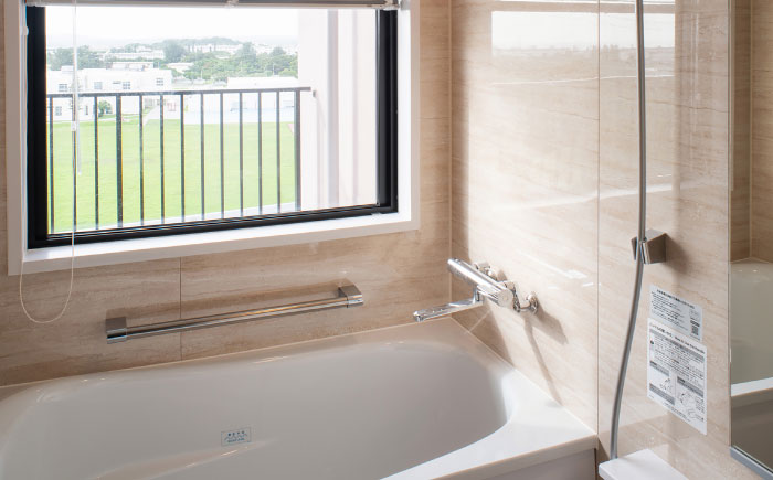 レフ沖縄アリーナ by ベッセルホテルズ デラックスルーム 1泊2日 宿泊券 (1〜4名様/朝食付き) 宿泊利用券 沖縄旅行 ホテル チケット ギフト 沖縄市 / 株式会社すこやかホールディングス [BCAP004]