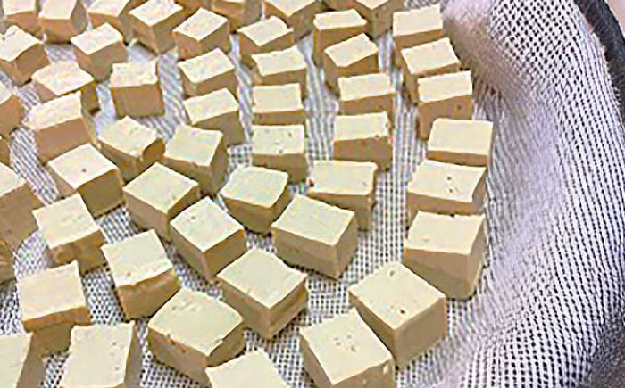 【東洋のチーズ】琉球王朝秘伝製法 豆腐よう 泡盛30度漬け 2瓶 (赤) 沖縄 つまみ 詰め合わせ お土産 ギフト 沖縄市 / 琉球T&P合同会社 [BCDO008]