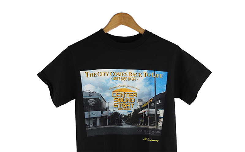 【5周年記念】CENTER SOUND STORY　Tシャツ　黒（Sサイズ）【 生活雑貨 日用品 ファッション カジュアル シャツ shirt photoTシャツ 半袖 メンズ レディース 兼用 ユニセックス オリジナル 周年 記念品 プレゼント 贈答 贈り物 ギフト 南国 沖縄土産 】