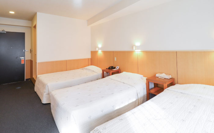 デイゴホテル 館内利用券 4000円分 宿泊券 ホテル クーポン チケット ギフト 沖縄市 / 株式会社でいごホテル [BCBV003]