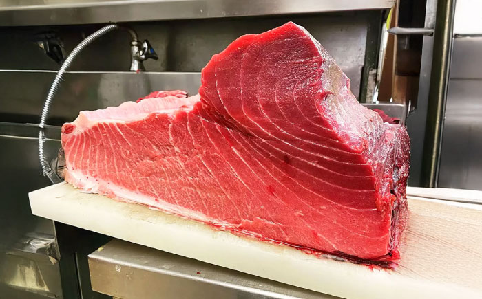 お魚屋さんの手作り 塩麹入りマグロジャーキー (3袋) お魚屋さん 手作り マグロジャーキー マグロ まぐろ ジャーキー 塩こうじ 沖縄市 / 魚商ばってん [BCCE005]