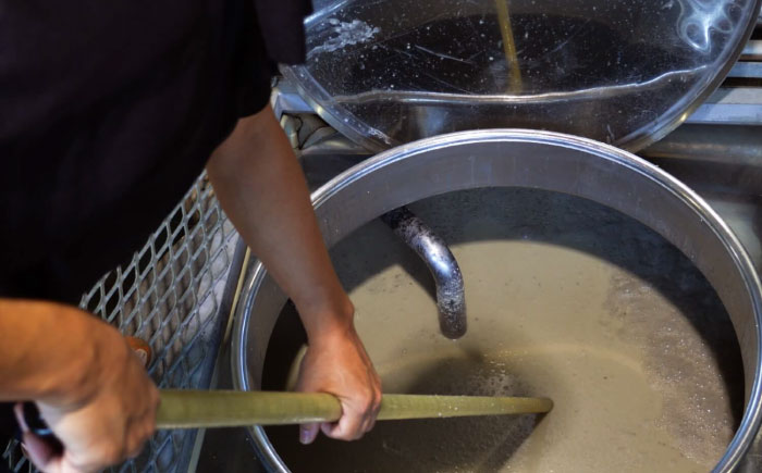 【全3回定期便】琉球泡盛 琉球パック 30度 1800ml×2 セット 泡盛 焼酎 地酒 お酒 ギフト 沖縄市 / 新里酒造株式会社 [BCAS027]