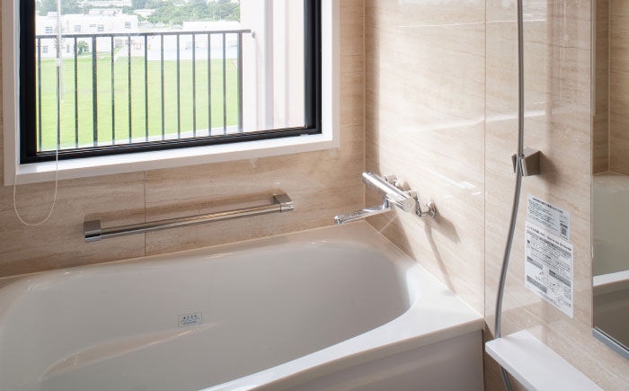 レフ沖縄アリーナ by ベッセルホテルズ 琉球ゴールデンキングスルーム 1泊2日 宿泊券 (1〜4名様/朝食付き) 宿泊利用券 沖縄旅行 ホテル チケット ギフト 沖縄市 / 株式会社すこやかホールディングス [BCAP006]