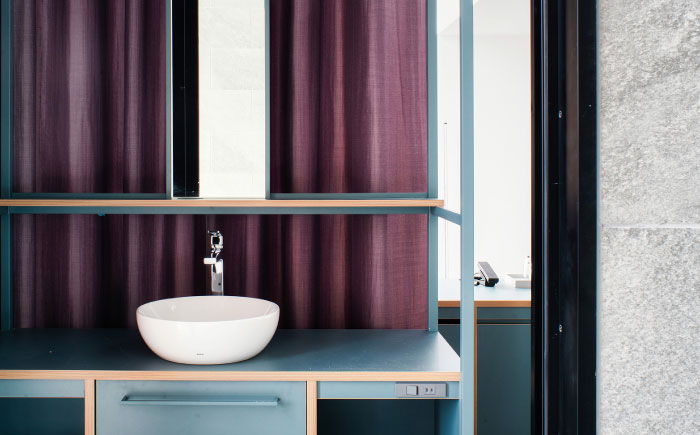 レフ沖縄アリーナ by ベッセルホテルズ ジュニアスイートルーム 1泊2日 宿泊券 (1〜3名様/朝食付き) 宿泊利用券 沖縄旅行 ホテル チケット ギフト 沖縄市 / 株式会社すこやかホールディングス [BCAP005]