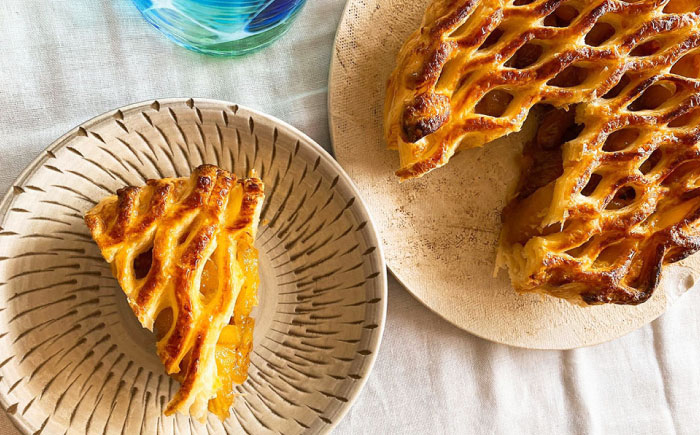 【TVで紹介！】オリジナル★パイナップルパイ (直径約18cm / 約450g) パイン アップルパイ お取り寄せ 絶品 ギフト  沖縄市 / 株式会社クロップ [BCCC001] 