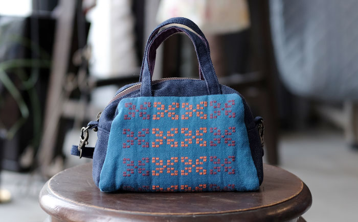 経浮花織 ランチポーチ+plus リーフ柄 (紺色・青系織物) ハンドバッグ 手提げバッグ 小さめ おしゃれ レディース 沖縄市 / FABRIC SHOP MINAMI [BCCS002-02]