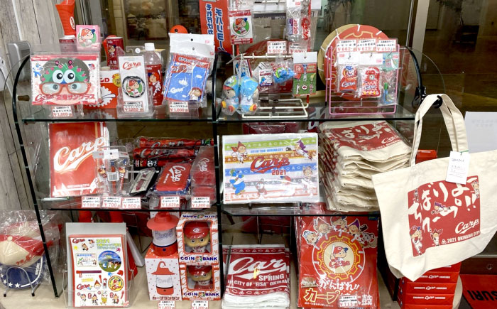 広島東洋カープ トートバッグ 2025 (ネイビー) カープ CARP コラボ ハイビスカス マイバッグ 沖縄市 / 沖縄市観光物産センター夢プラザおきなわ [BCBE009]