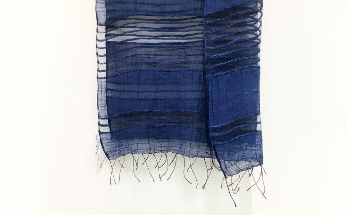 【スタジオ・モフワ】 琉球藍染 横段ファインスラブストール (絹/綿) 大判 絹 レディース ギフト 日本製 おしゃれ ショール 沖縄市 / コザ工芸館ふんどぅ [BCAU027-02]