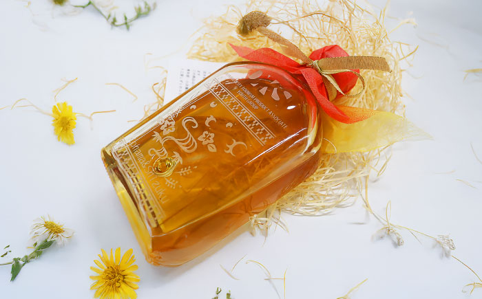 沖縄県産はちみつ 『みつしずく』 200ml (百花蜂蜜 / ミンサー柄ボトル入り) 蜂蜜 はちみつ ハチミツ 国産 ギフト 沖縄市 / 沖縄市観光物産センター夢プラザおきなわ [BCBE001]