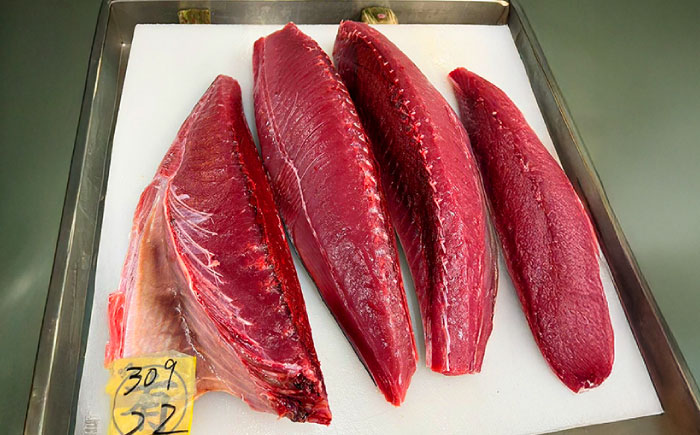 お魚屋さんの手作り 塩麹入りマグロジャーキー (3袋) お魚屋さん 手作り マグロジャーキー マグロ まぐろ ジャーキー 塩こうじ 沖縄市 / 魚商ばってん [BCCE005]