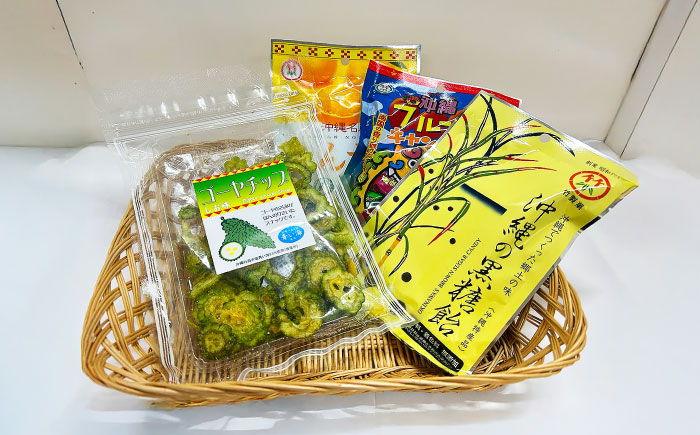 沖縄市のお菓子 お試し詰め合わせセット (ゴーヤチップス＆飴玉3袋) キャンディ お菓子 詰め合わせ 沖縄市 / 沖縄市観光物産センター夢プラザおきなわ [BCBE003]