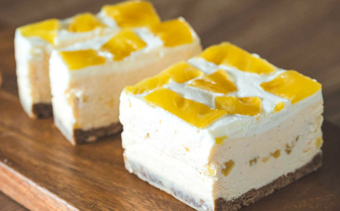 パイナップルチーズケーキ (約350g) チーズケーキ ケーキ 冷凍 取り寄せ ギフト  沖縄市 / 株式会社クロップ [BCCC002] 