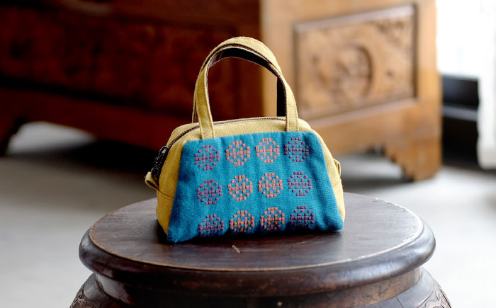 経浮花織 ランチポーチ 瓢虫柄 (黄色・青緑系織物) ハンドバッグ 手提げバッグ 小さめ おしゃれ レディース 沖縄市 / FABRIC SHOP MINAMI [BCCS001-02]