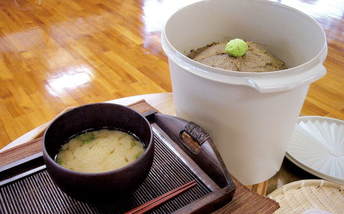 沖縄薬膳華みそ 計600g (300g×2個) 味噌 みそ 国産  沖縄市 / 有限会社ハイビスカスクッキングスクール [BCBU001] 