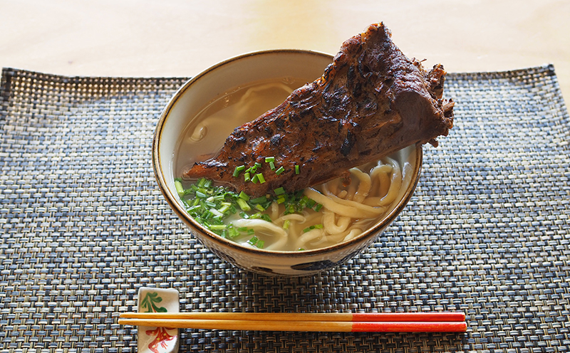 ＜みやんち＞炙りソーキそば（4人前） そば ソバ 蕎麦 沖縄そば 自家製 沖縄食材 生麺 スープ 具材付き あぶり そーき あばら肉 骨付き肉 4食 セット 詰合せ 贈答用 ギフト 沖縄 沖縄県産