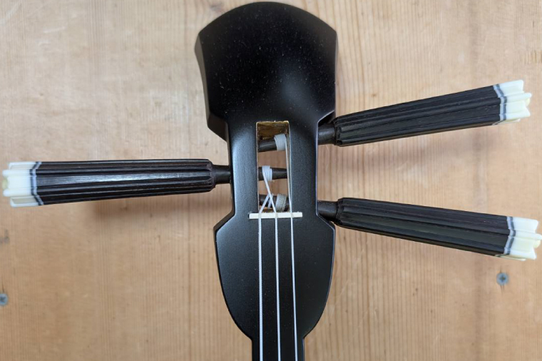 ★選べるレジンバチ★「三線工房ダイキ」チュン材黒 ツヤなし蛇皮二重張り三線セット｜三線 三線工房 沖縄 セット 三線セット バチ レジンバチ 沖縄県 豊見城市(CU007)