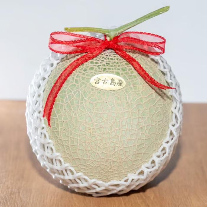 宮古島産 赤肉メロン 1玉 【農家直送】 ＜とみお農園＞（TN01）