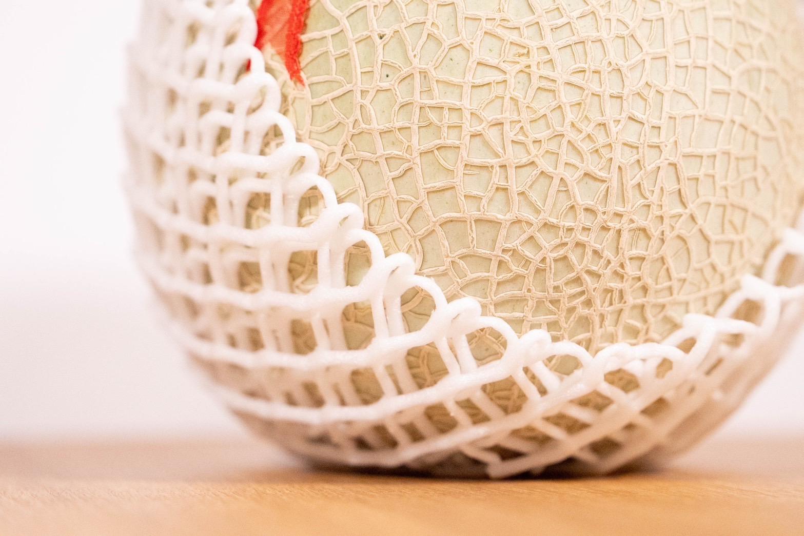 【とみお農園｜農家直送】宮古島産 赤肉メロン 1玉（2kg以上・糖度14度以上）2026年春発送（TN03）