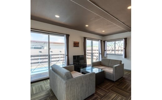 【ゴルフプレー券＆Villa Vorla宿泊券】贅沢な滞在を心ゆくまで楽しめるご利用チケット（300,000円分）（L111）