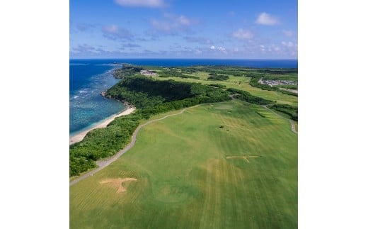 【ゴルフプレー券＆Villa Vorla宿泊券】贅沢な滞在を心ゆくまで楽しめるご利用チケット（300,000円分）（L111）