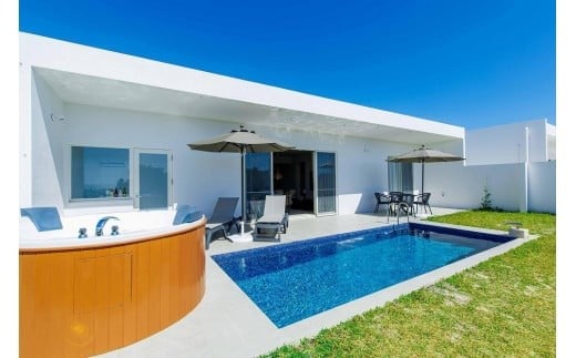 CC02　クリスタルヴィラベイサイド【Room Type A or D】ペア宿泊券（2名様1泊 素泊まり）