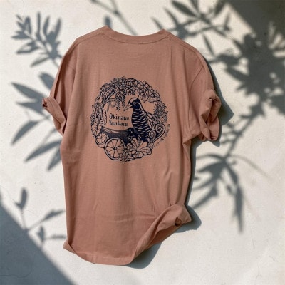 やんばるの自然を纏う オリジナルデザインTシャツ(ピンク/Mサイズ)【1732940】