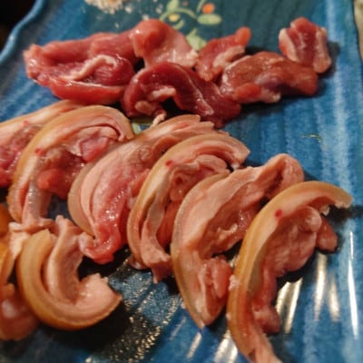 今帰仁生まれの「美らヤギ」刺し身2パック 山羊汁2パック【配送不可地域：離島】【1504567】