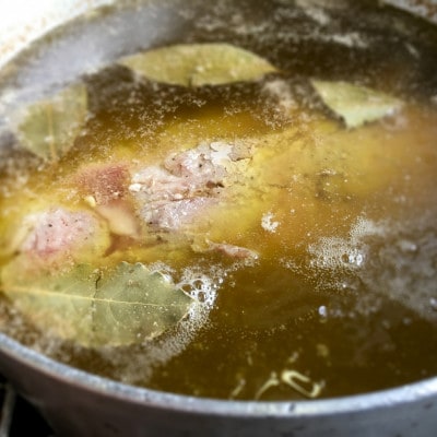【今帰仁アグー専門店 長堂屋】今帰仁アグーの自家製すね肉のコンフィ 1kg×1P【配送不可地域：離島】【1732257】