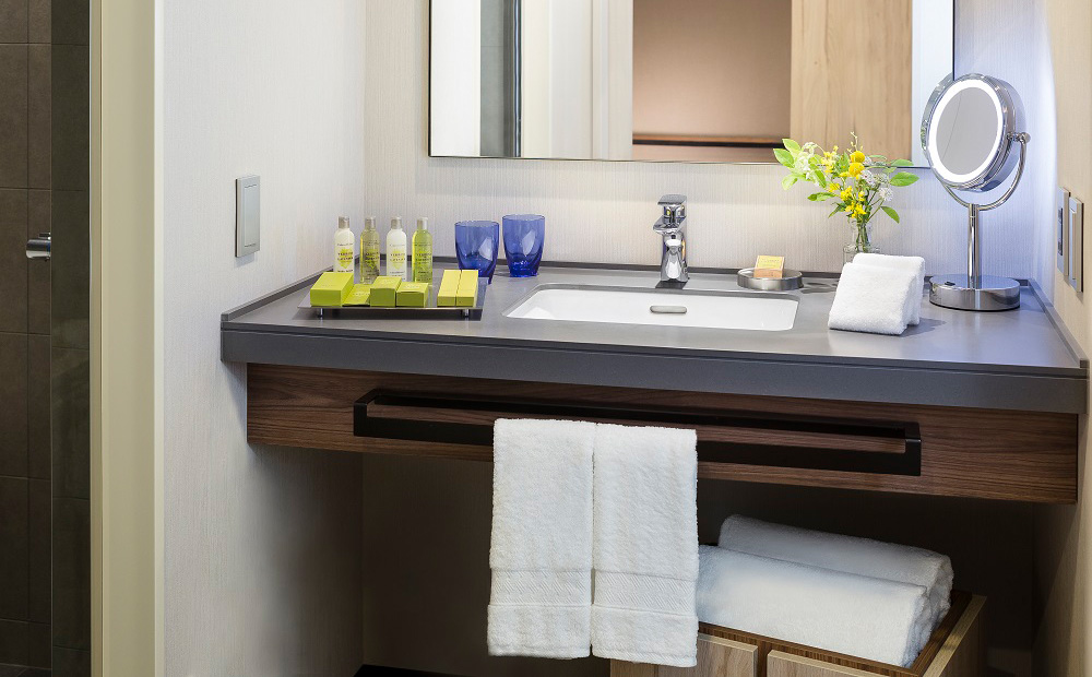 【2026年1月～2026年12月まで】「ヒルトン沖縄瀬底リゾート」1泊2日／朝食付きペア宿泊券（ゲストルームオーシャンビュー　ツインベッド／禁煙） バカンス リゾート カップル 家族 ファミリー 沖縄 本部町 北部 リフレッシュ 1泊2日 観光 観光施設 ホテル 宿 ギフト ビーチ 海 レストラン スパ プレゼント