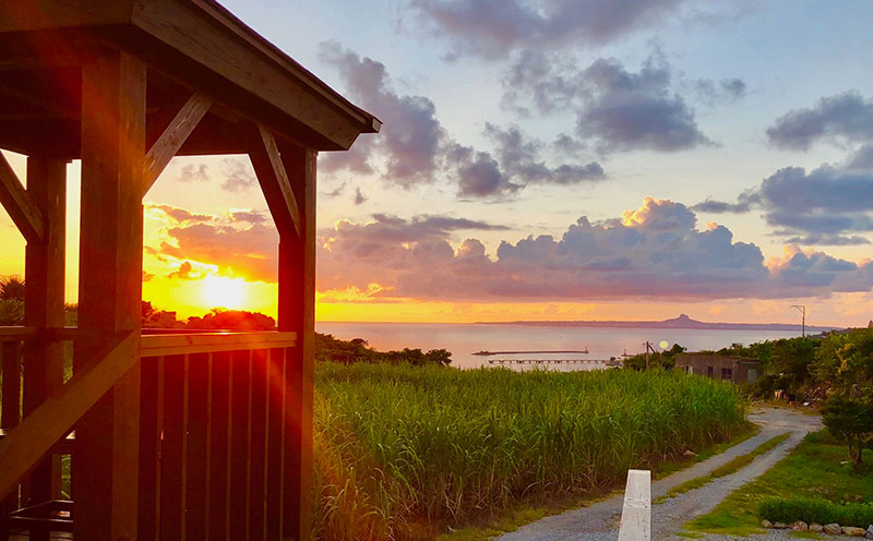 さんにんリゾート　ペア宿泊券（１泊・朝食付き）