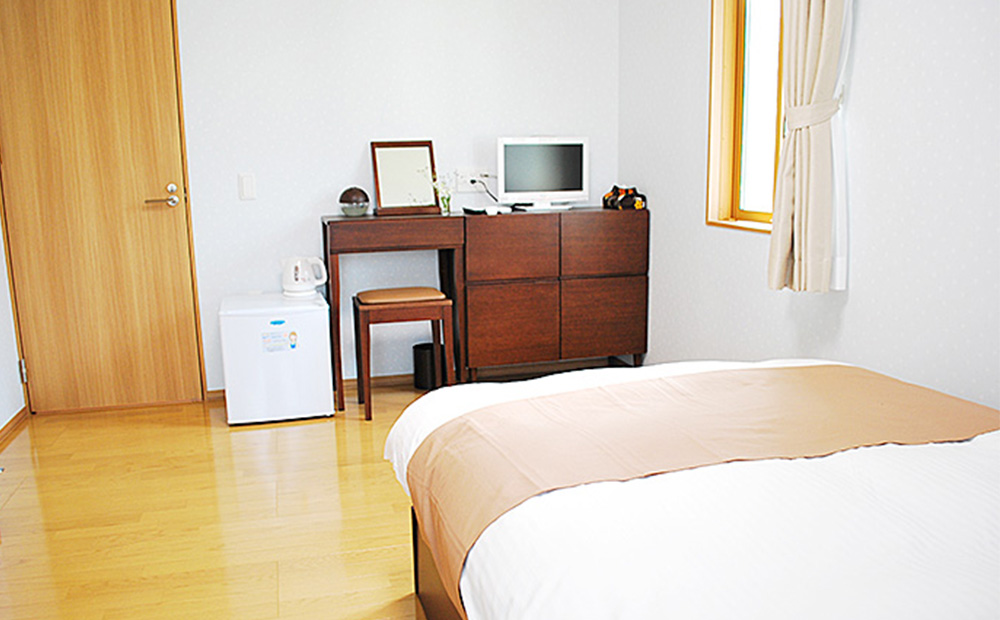 【ペンションほろほろ】空の部屋 洋室シングルルーム 1名宿泊券 1泊(朝食付き)