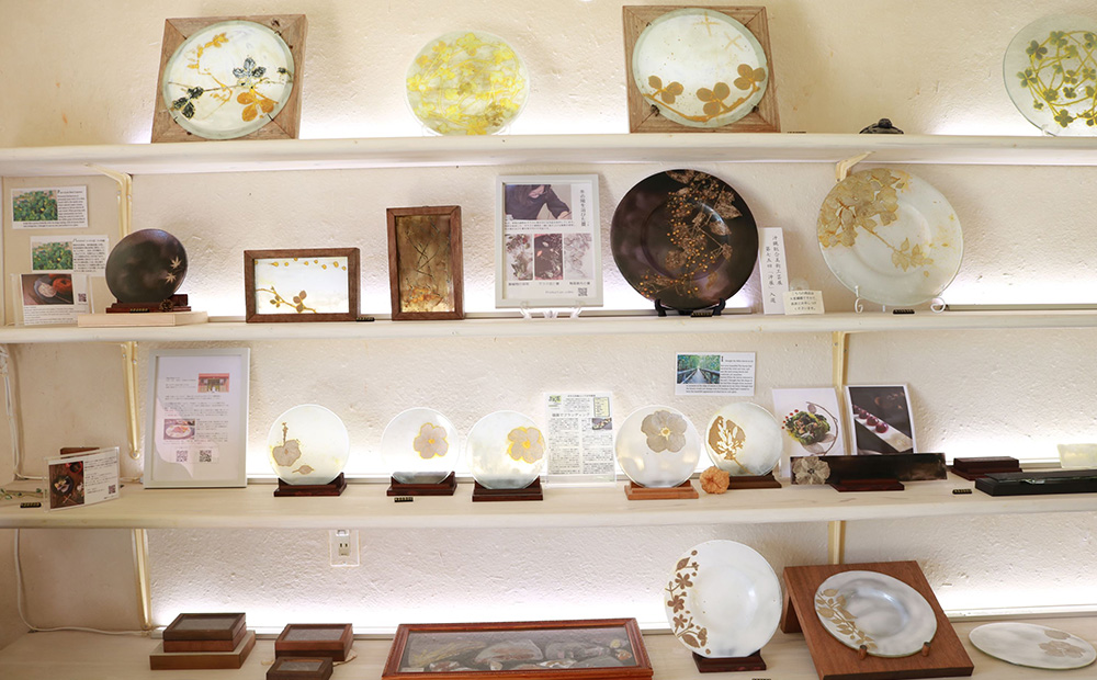 【つづるガラスアート】ゆうなの花　平丸皿－HAKU－　1枚 