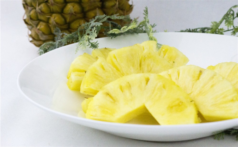 【2026年発送】訳ありパイン 4〜8玉 約4.8kg（ボゴールパイン） パイン パイナップル ぱいなっぷる ボゴール 訳あり 訳アリ 不揃い 家庭用 国産パイン パインアップル スナック ちぎって食べる 夏限定 トロピカル ジューシー フレッシュ 南国 フルーツ 沖縄 宜野座村