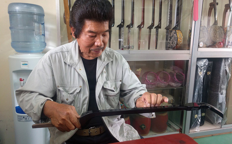 金武町の匠「松堂登」作　三線