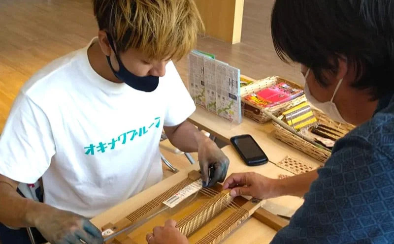 手織り 体験チケット 1名様分 ハイビスカスから作る自然布 [ヨーナナ 沖縄県 伊江村 ie47bde340000] 織物 染め 繊維 麻 綿 布 芭蕉布