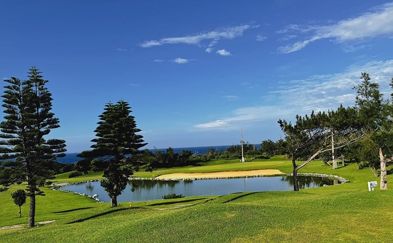 ゴルフ プレー券 伊江島カントリークラブ ペア 18ホール [伊江島カントリークラブ 沖縄県 伊江村 ie47bde220001] ゴルフプレー券 リゾート ショート ロング メール便