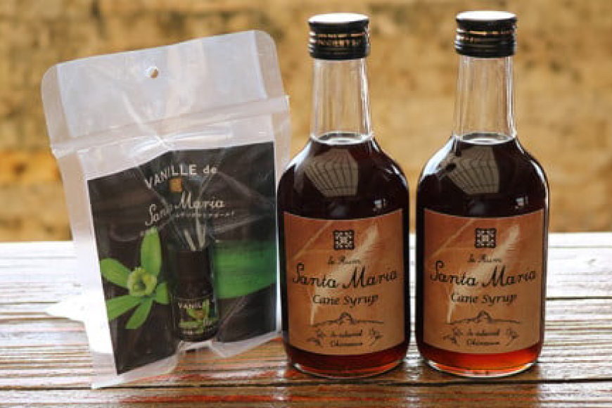 シロップ バニラエッセンス イエラムサンタマリア ケーンシロップ 2本 バニラ・デ・サンタマリア 1本 計3本 セット [伊江島物産センター 沖縄県 伊江村 ie47bde210041] 瓶 詰め合わせ サトウキビ 沖縄 バニラ おやつ お菓子作り 料理 黒糖 国産