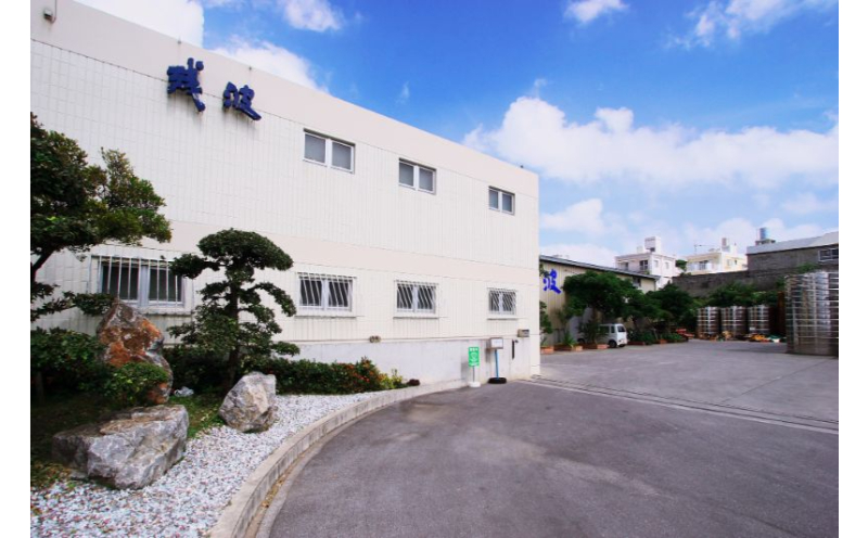 【比嘉酒造】家飲みに！泡盛リキュール残波青切りシークヮーサー1升瓶 〇 お試し 家飲み リキュール シークワーサー 泡盛 沖縄 読谷村