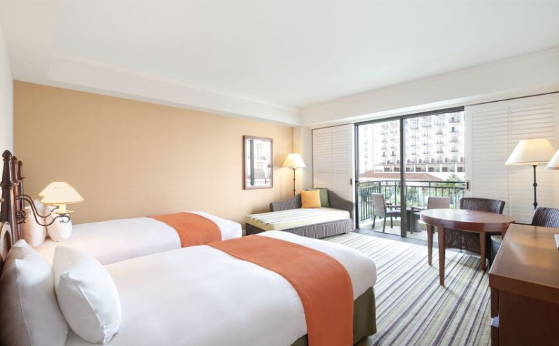 【JALふるさと納税限定】＜ホテル日航アリビラ＞1泊夕朝食付き＆当館人気の特典付きペア宿泊券（禁煙スーペリアオーシャンパティオツイン） 〇 読谷村 リゾートホテル 沖縄 青い海 サンセットビーチ サンセットクルーズ オーシャンビュー