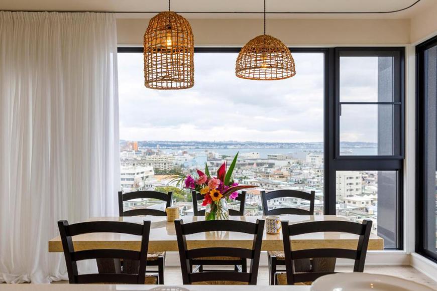 【ふるさと納税】◆BLUE STEAK WONDER CHATAN◆エグゼクティブ・ペントハウス　2泊朝食付 ご宿泊券（1～4名様）