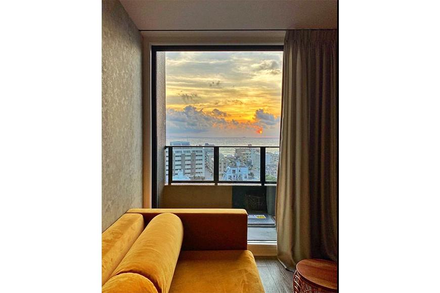 【ふるさと納税】◆BLUE STEAK WONDER CHATAN◆エグゼクティブ・ペントハウス　4泊朝食付 ご宿泊券（1～4名様）